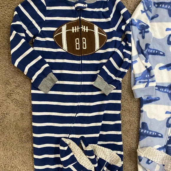 Boys Carters Fleece Footsie Pjs Size 5t football/planes - Picture 5 of 13